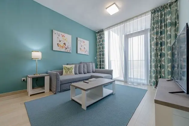 Marco Polo - Park and Skyline Views From this Cozy Apt in JVC