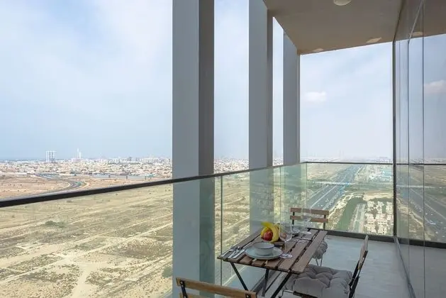 Marco Polo - Park and Skyline Views From this Cozy Apt in JVC