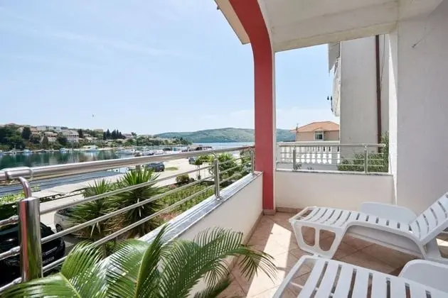 Mare - 30 m From Pebble Beach - A5 - Öne Çıkan Resim