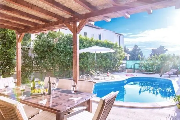 Villa Mare in Hvar With 4 Bedrooms and 3 Bathrooms - Oda