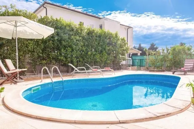 Villa Mare in Hvar With 4 Bedrooms and 3 Bathrooms - Oda