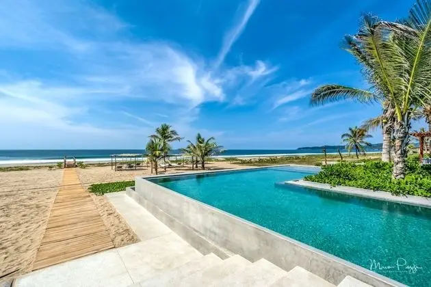 Marea Beachfront Villas - Havuz