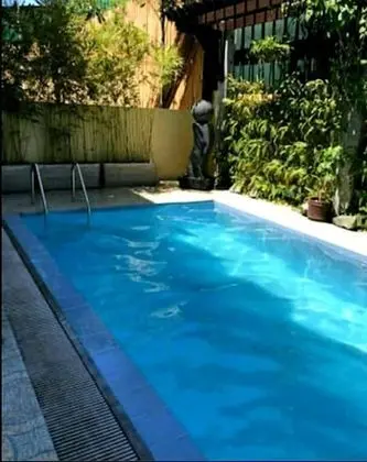 Marella Suites Campville Alabang - Havuz