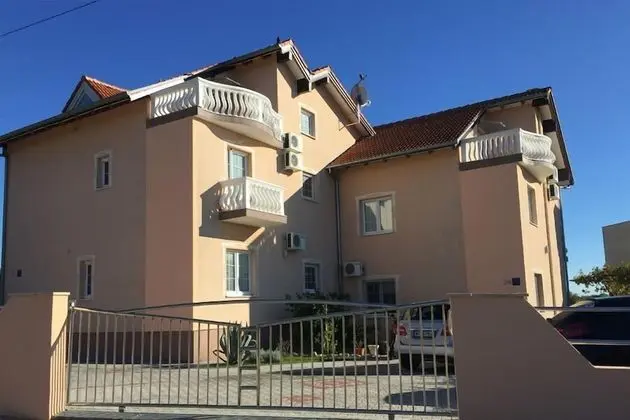 Maretsol Vacation House