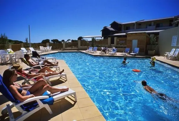 Margarets Beach Resort - Havuz