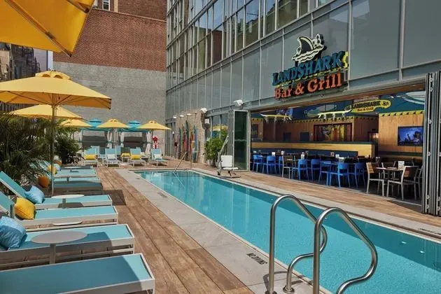 Margaritaville Resort Times Square - Havuz