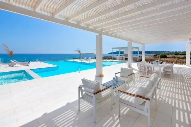Maria & Nada Beachfront Villas - Havuz