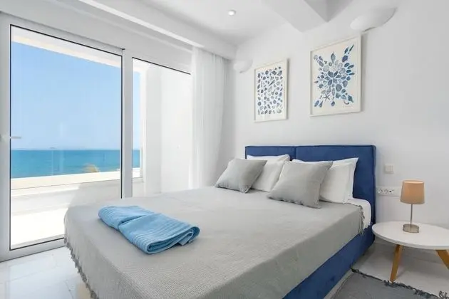 Maria & Nada Beachfront Villas - Oda