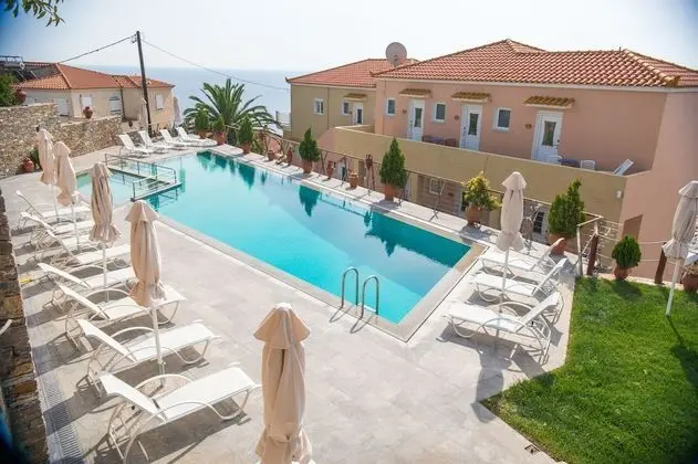 Maria Plomari Apartments - Havuz