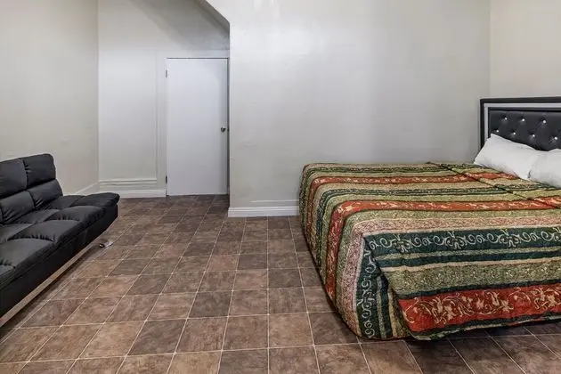 Mariachi Plaza Hotel - Oda