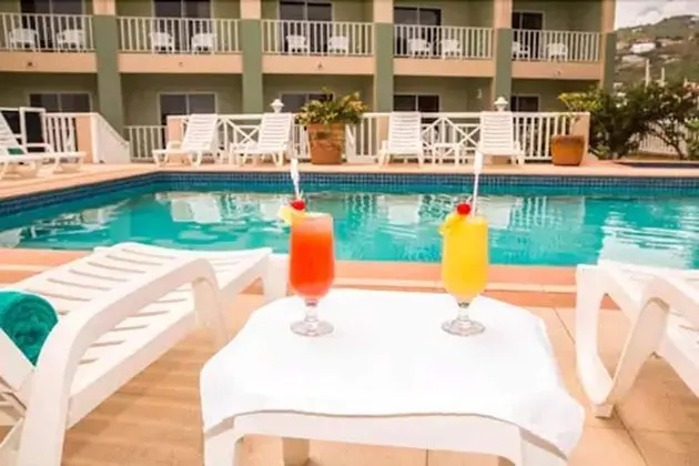 Maria's By the Sea Hotel - Havuz