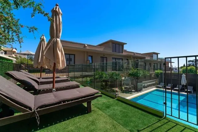 Mariette Rhodes Urban Suites - Havuz