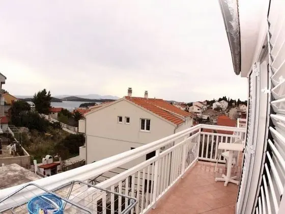 Marija - Free Parking - Crveni - Oda