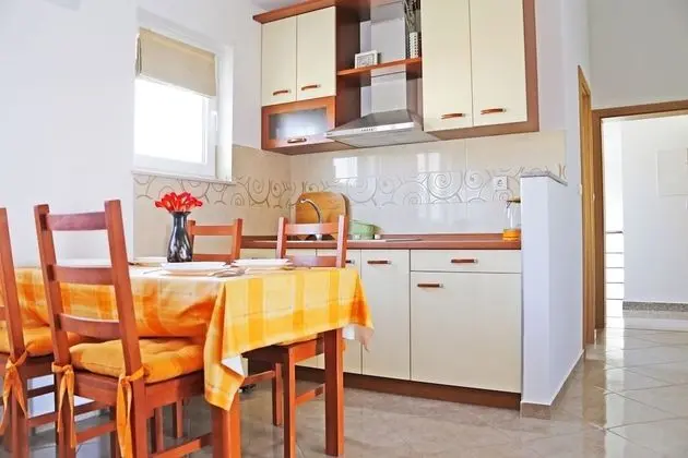 Marin - 100m From the sea - A2 - Oda Düzeni