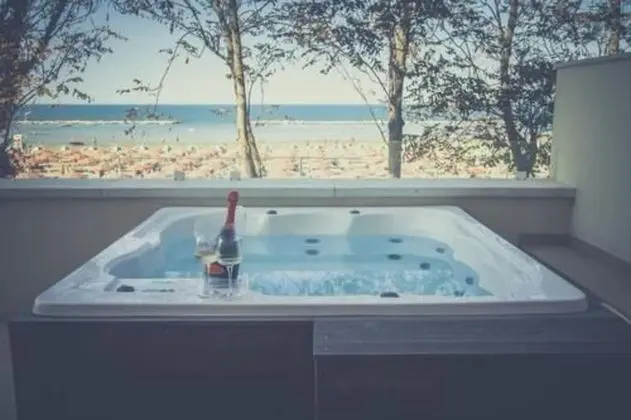Marina Beach Suite Hotel - Havuz