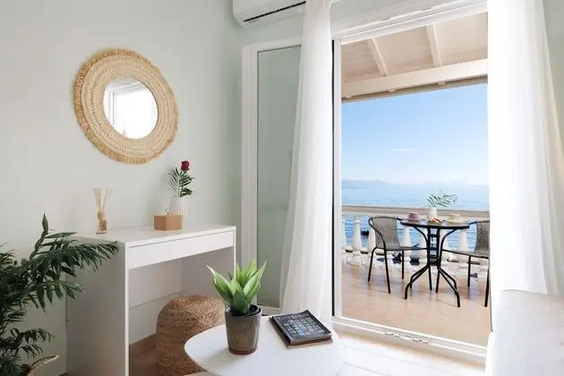 Marina Beachfront Apartment by Konnect, Ipsos Corfu - İç Mekan