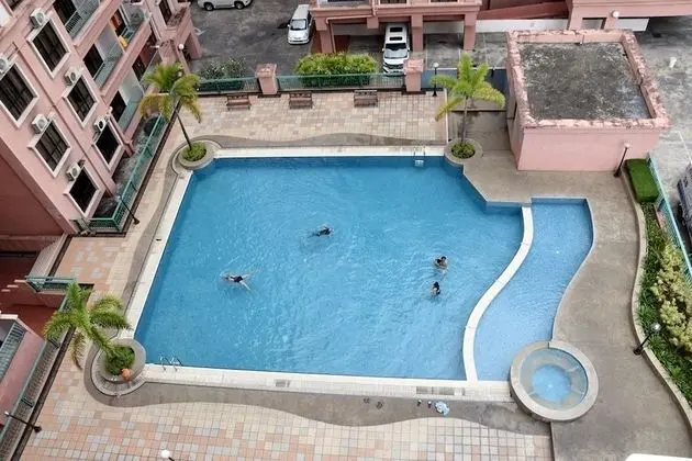Marina Court by 80's Sabah Homestay - Havuz