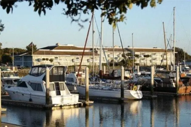 The Marina Inn on San Francisco Bay