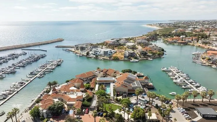THE MARINA HOTEL MINDARIE - 1