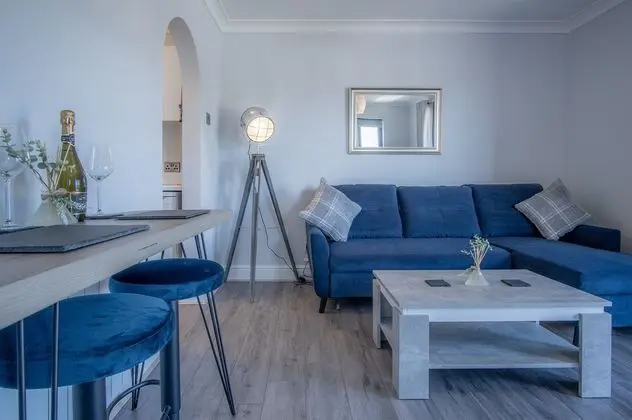 Marina View - 1 Bed Apartment - Neyland - İç Mekan