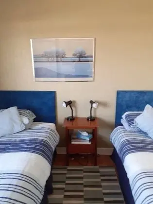 Marina View, Lovely Upper 3 Bedroom Apartment - Oda