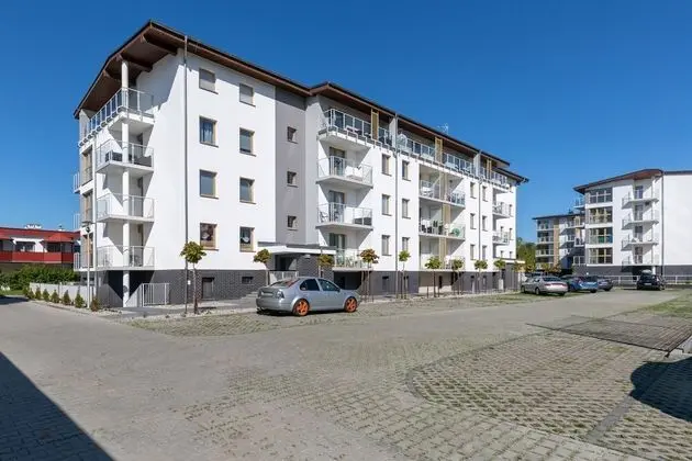 Marine Apartment 9B by Renters