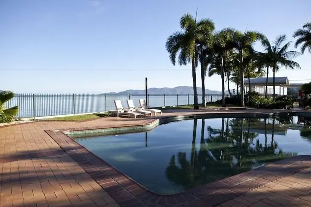 Mariners North Holiday Apartments - Havuz