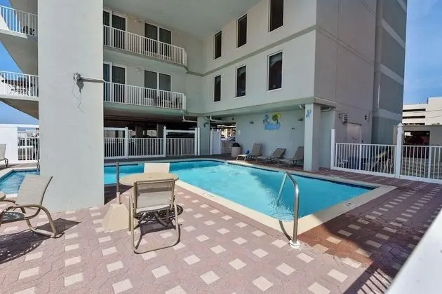 Marisol Condominiums by Book That Condo - Öne Çıkan Resim