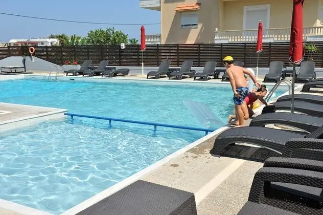 Maritime Hotel Aparts - Havuz