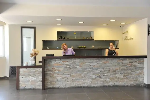 Maritime Hotel Aparts - Lobi