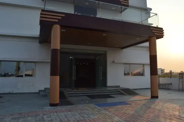 Hotel Mariya International
