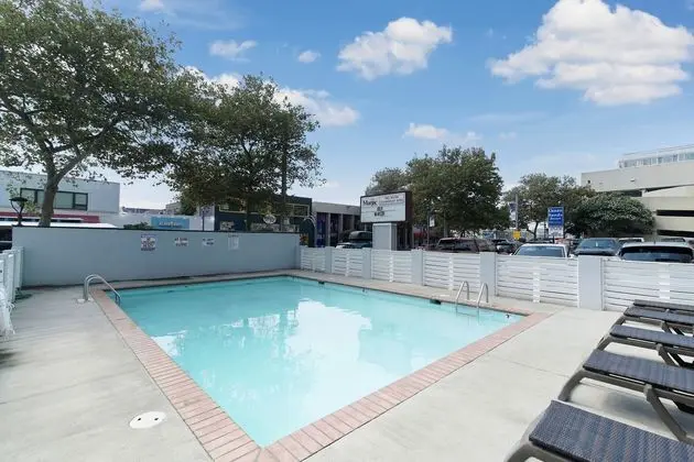 Marjac Suites Virginia Beach Oceanfront - Havuz