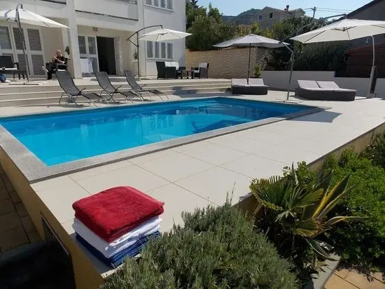 Markle - Swimming Pool and Sunbeds - A2