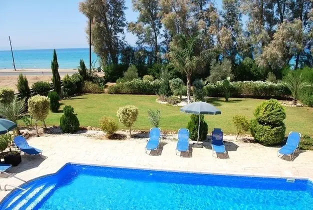Marlin Beach Front Luxury Villa - 4 Bedrooms
