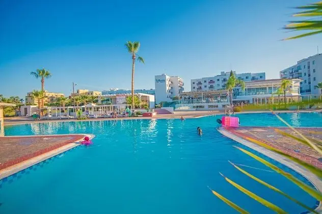 Marlita Beach Hotel Apartments - Havuz