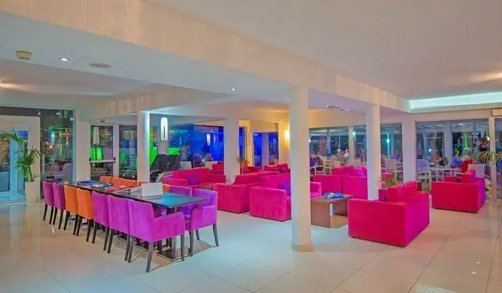 Marlita Beach Hotel Apartments - Lobi