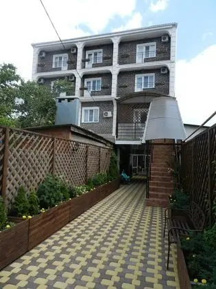 Maro Guest House