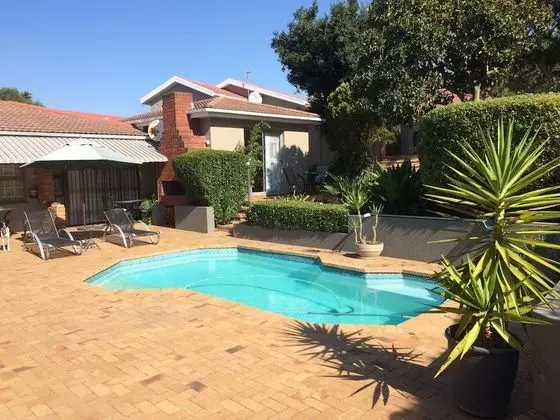 Maroela House - Havuz
