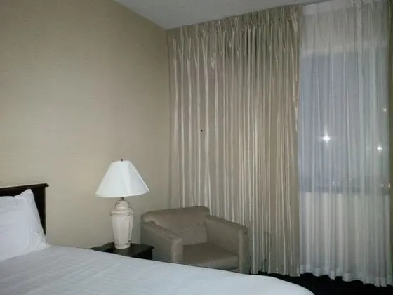 Maron Hotel And Suites