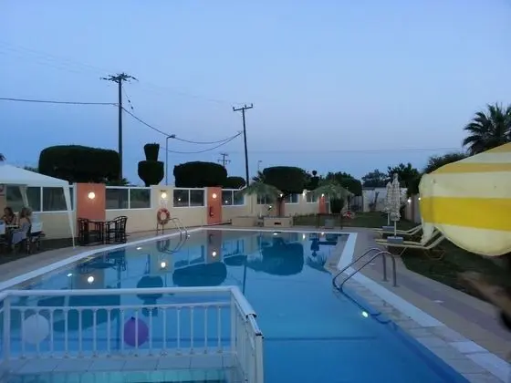 Maroula Blue Studios & Suites - Havuz
