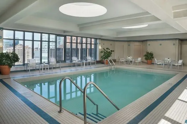 Marriott Downtown at CF Toronto Eaton Centre - Havuz