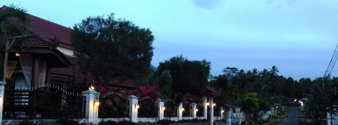 Marry Ind Vila & Guest House Gunung Kawi Malang - Dış Mekan