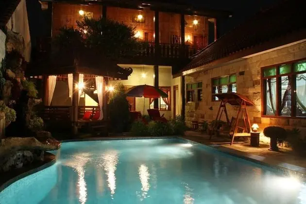 Marry Ind Vila & Guest House Gunung Kawi Malang - Havuz