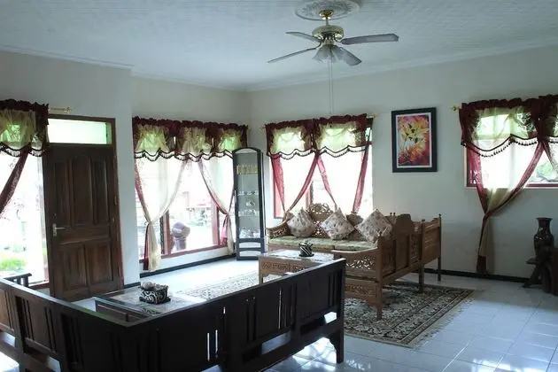 Marry Ind Vila & Guest House Gunung Kawi Malang - Lobi