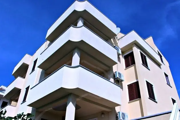Maru Apartments