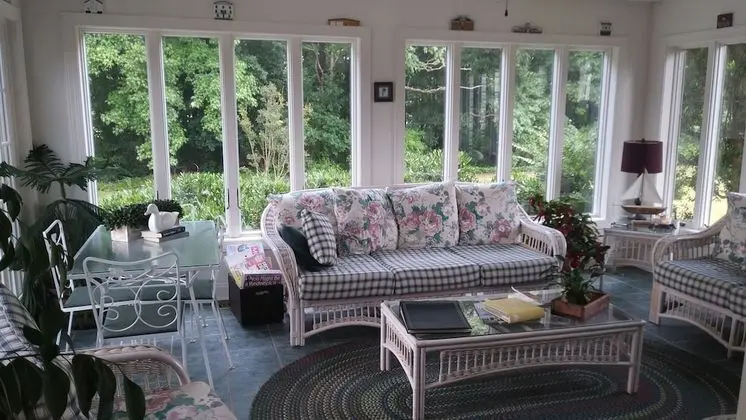 Marvel's on the Creek