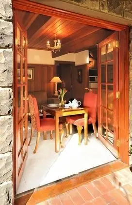 Mary Card's Coach House - Yerinde Yemek
