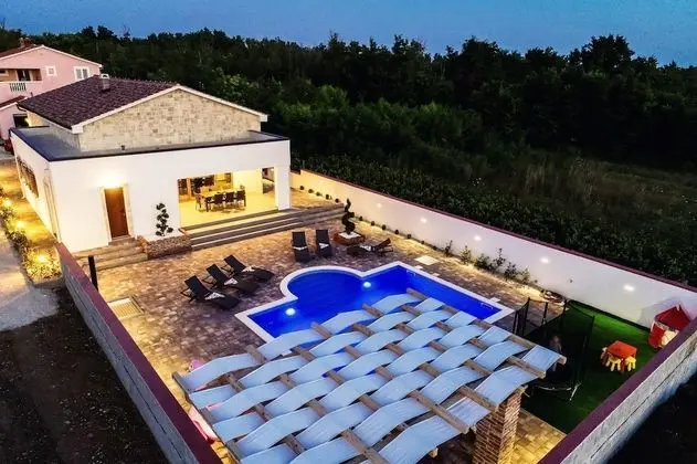 Villa Mary with pool and Sauna