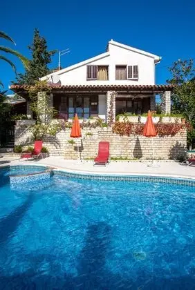 Villa Masha is a Detached House, Very Finely Accommodating 6 to 7 Persons