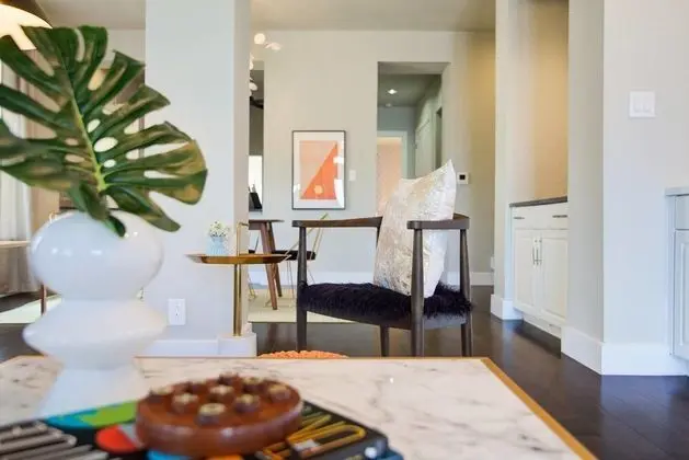 Massive 14 Bed/3.5ba Downtown Home by Domio - Oda Düzeni